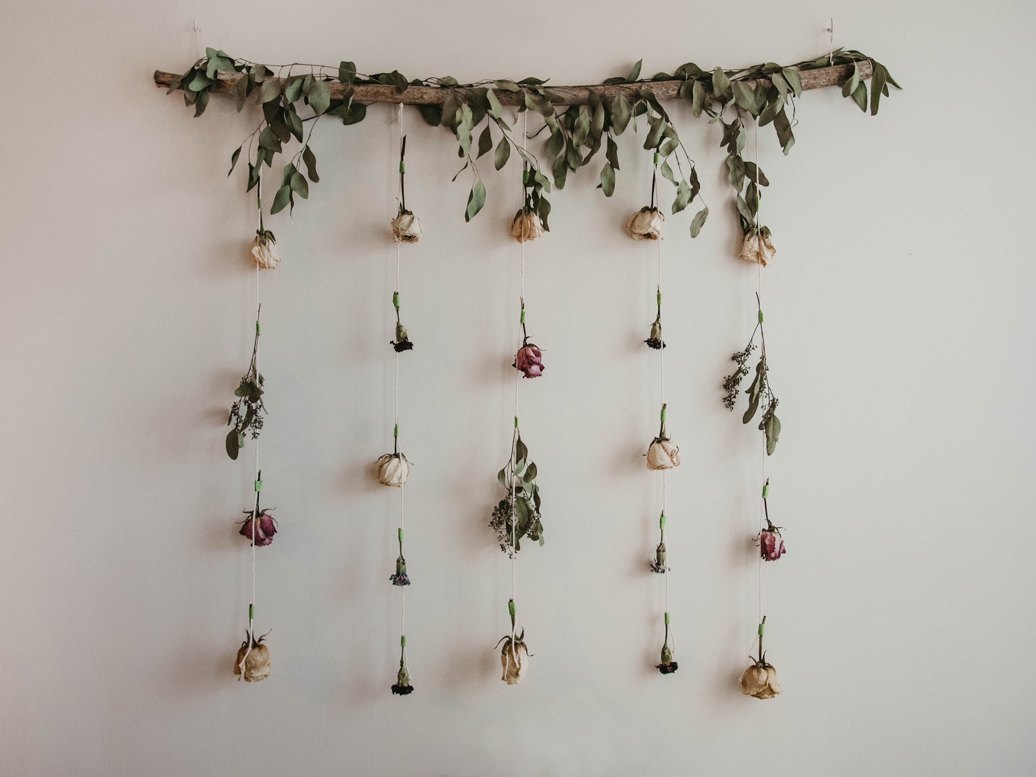 Turning Floral Arrangements Into 'Dead' Centerpieces For Halloween ...